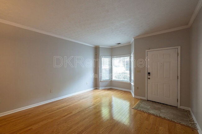 Building Photo - 2680 Pine Tree Rd NE