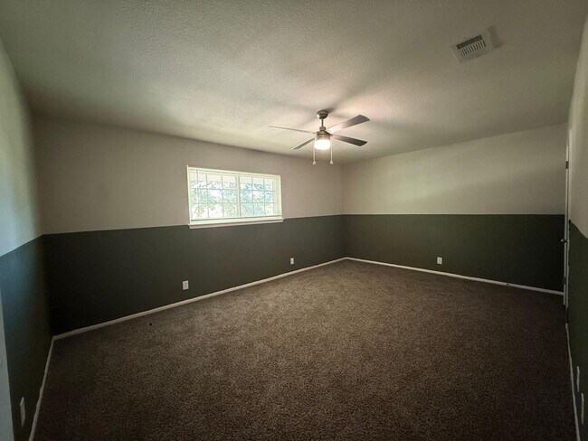Building Photo - 10606 Millspring