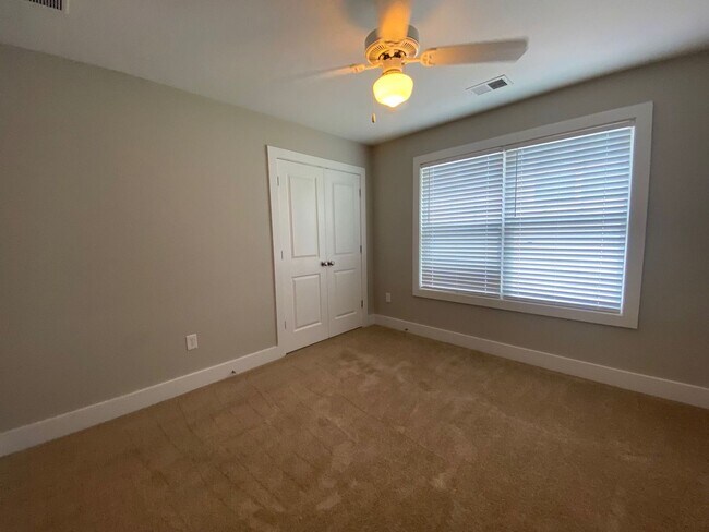 Building Photo - NEWLY RENOVATED 4 Bedroom House in The Ret...