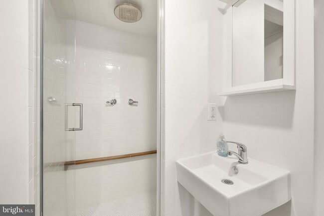 Building Photo - 407 Delafield Pl NW