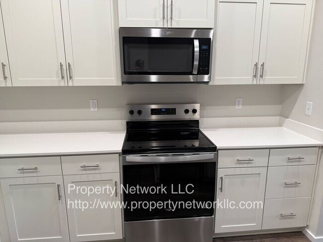 Building Photo - Wonderful 3 Bedroom Townhouse