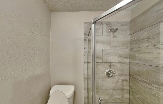 Building Photo - MOVE IN READY