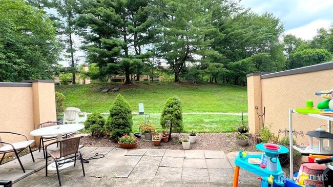 Building Photo - 4420 Sayre Dr