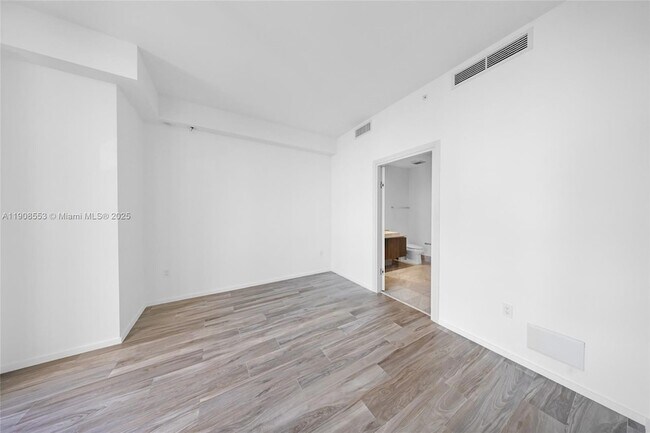 Building Photo - 801 S Miami Ave