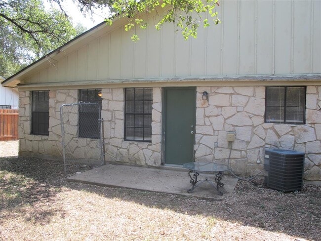 Building Photo - 509 Algerita Dr