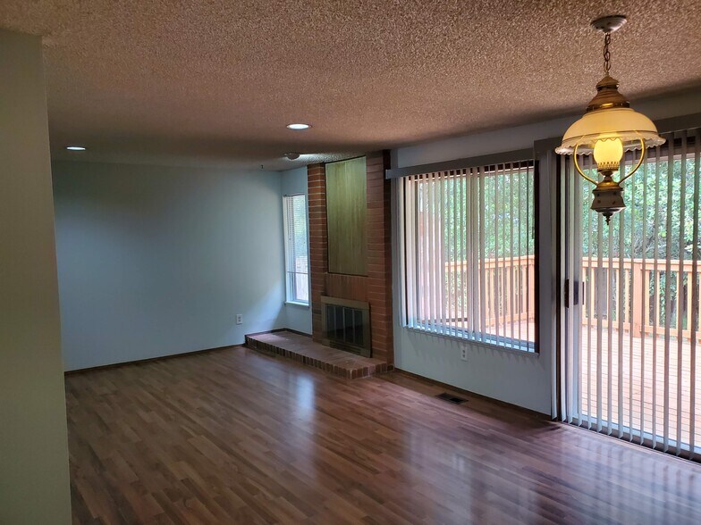 Building Photo - 14625 SW Glenbrook Rd