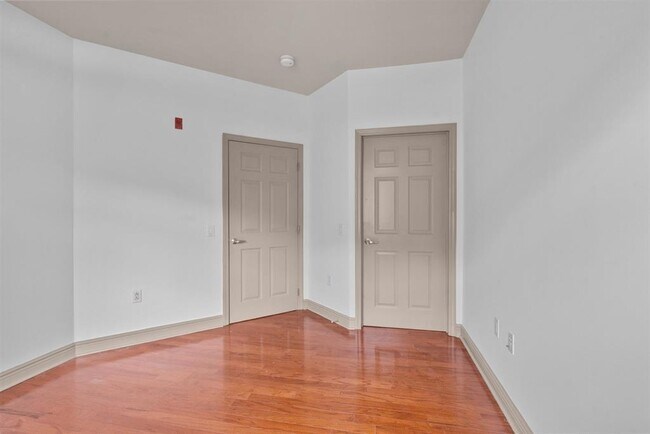 Building Photo - 7400 River Rd