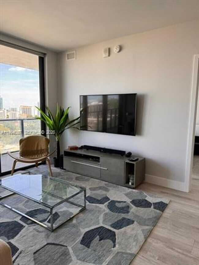 Building Photo - 121 NE 34th St