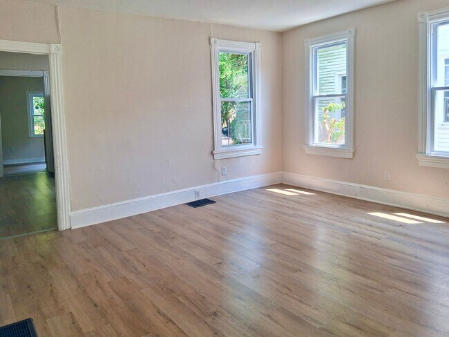 Building Photo - Spacious 4 Bedroom Home FOR RENT in Bridgeton NJ $2150