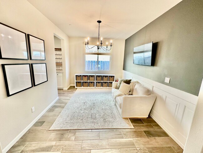 Building Photo - North Clovis 3/3 with Bonus Room and Pool