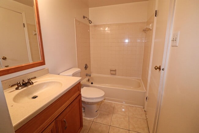 Building Photo - 229 Red Jade Dr