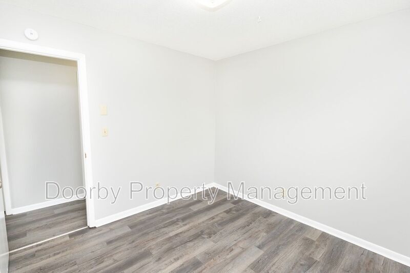 Building Photo - 8911 Drake Parkway Rd