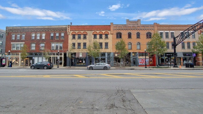 Building Photo - 978 N High St