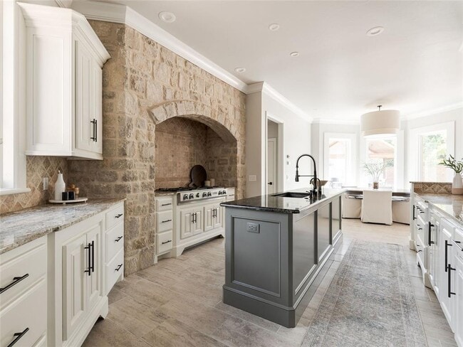Building Photo - 18601 Wolf Creek Dr