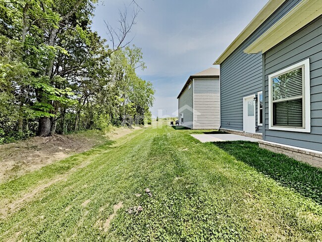 Building Photo - 318 Charity Lane