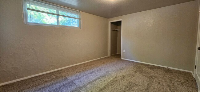 Building Photo - AVAILABLE NOW! Arvada 3 Bed 2 Bath Duplex New Paint New Flooring!