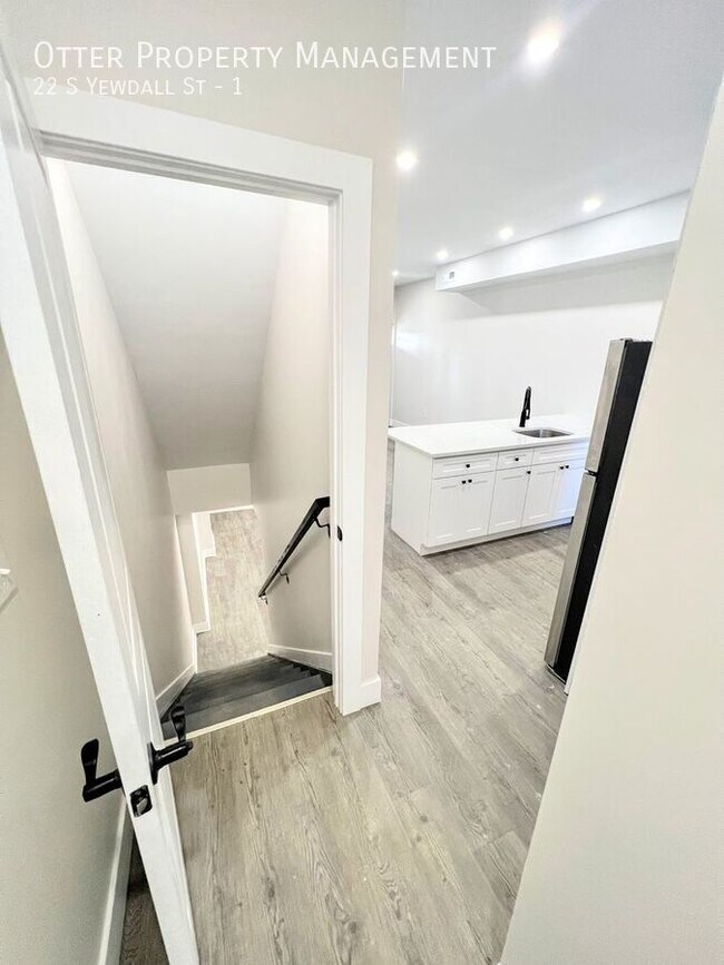Building Photo - 22 S Yewdall St