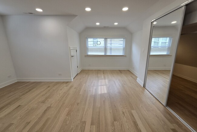 Building Photo - Lincoln Square - Brand New Remodel - Huge ...