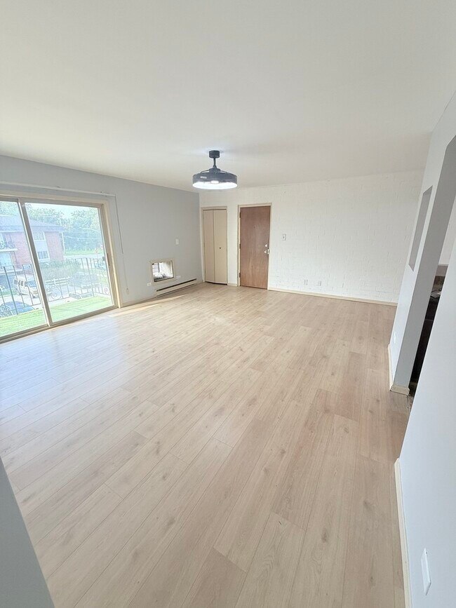 Building Photo - 1925 Canal St