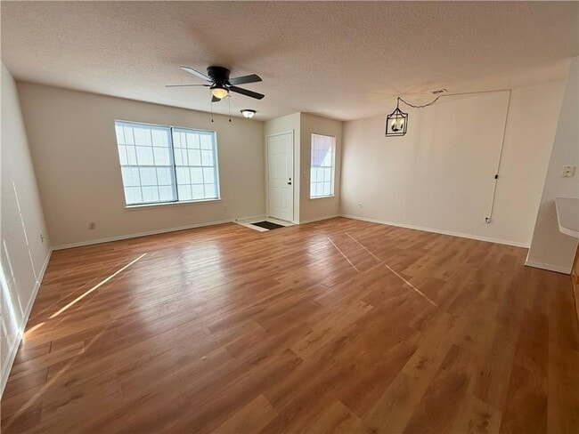 Building Photo - 3 Jonquilla Way