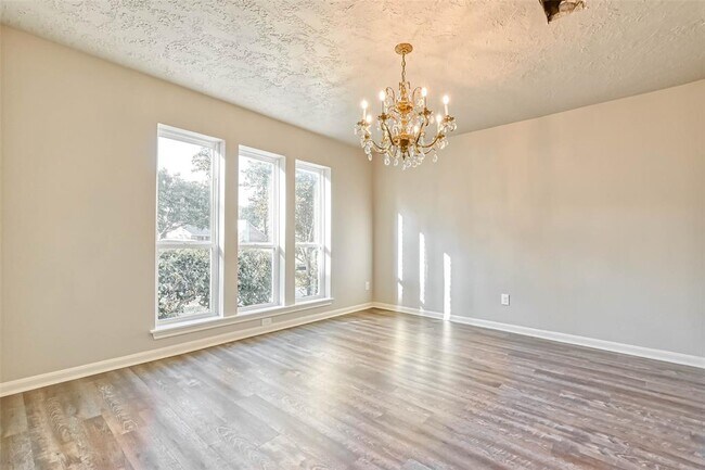 Building Photo - 3615 Highfalls Dr