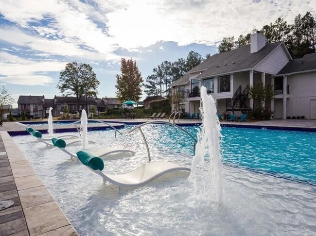 Building Photo - 3500 Windcliff Dr SE