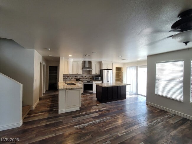 Building Photo - 10799 Flame Vine Ct