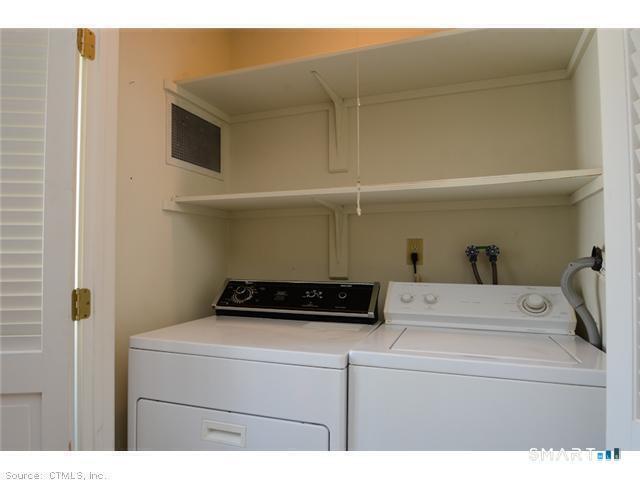 Building Photo - 26 Farmington Meadow Dr