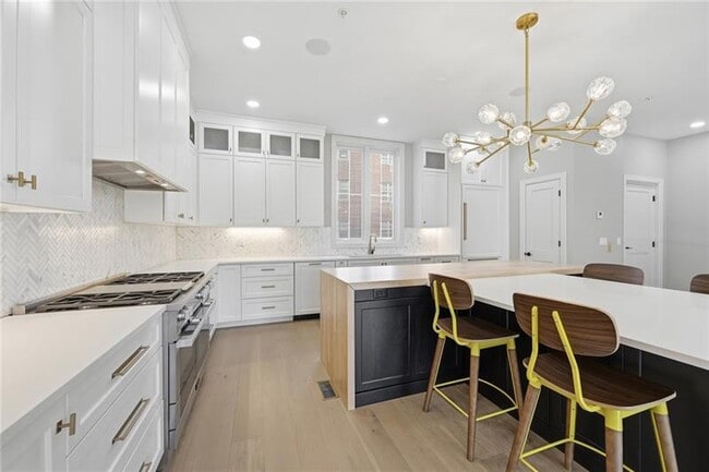 Building Photo - 5133 Fifth Ave