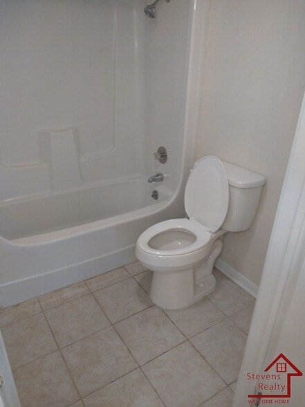 Building Photo - 915 S Seminole Dr