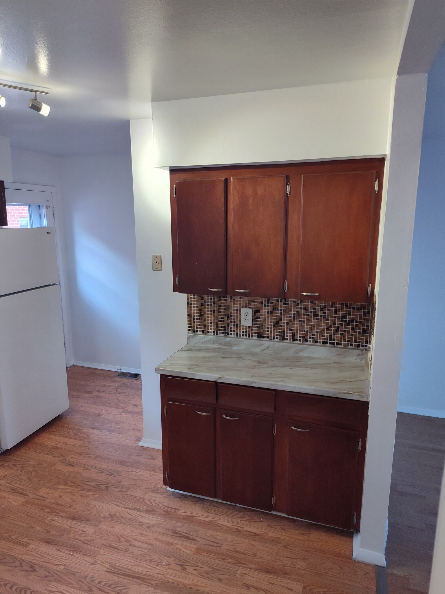 Kitchen pic 2 - 5062 W 8th Ave