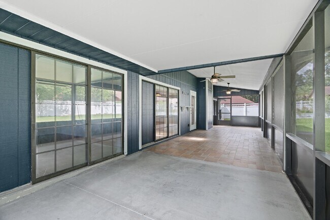 Building Photo - **Available February 2026***Welcome Home :: 3/2 with oversized fenced backyard in Indian Pines!