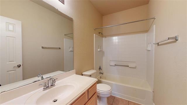 Building Photo - 7601 Maplewood Dr