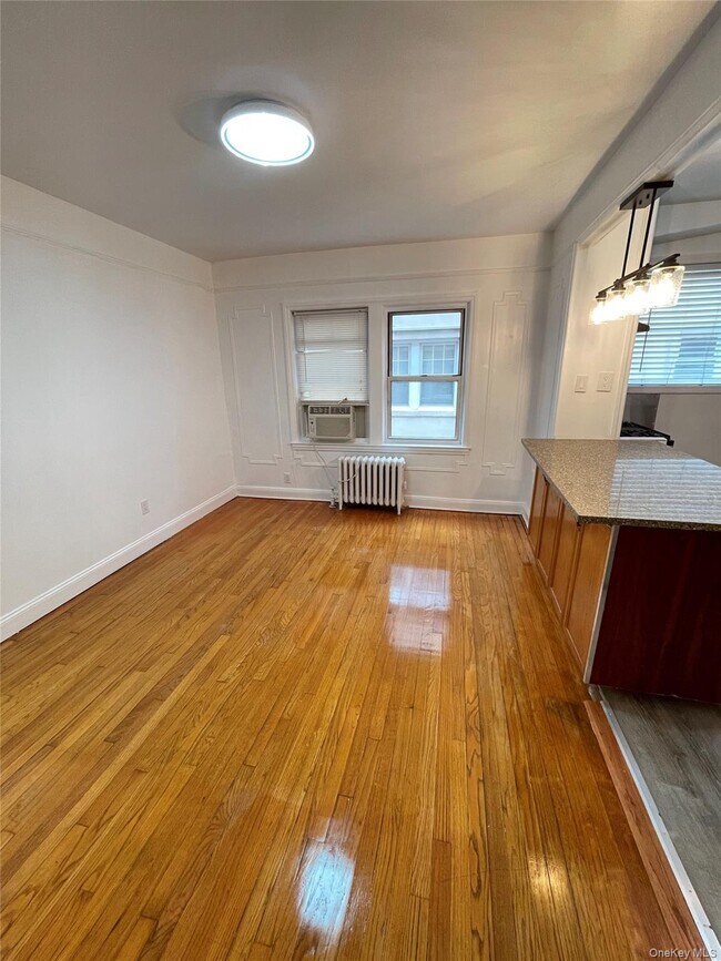 Building Photo - 68-11 Alderton St