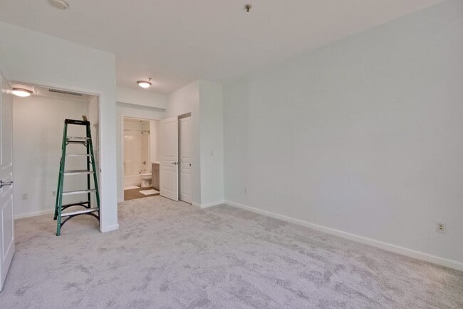 Building Photo - Excellent 2 Bed 2 Bath Condo - Completely Remodeled!