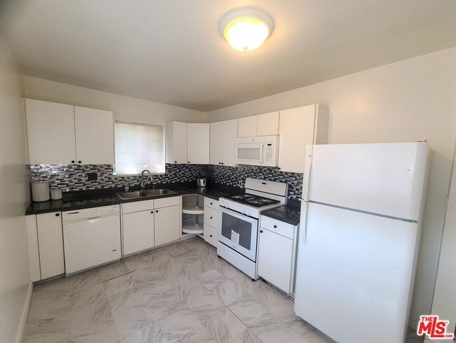 Building Photo - 18133 Lull St