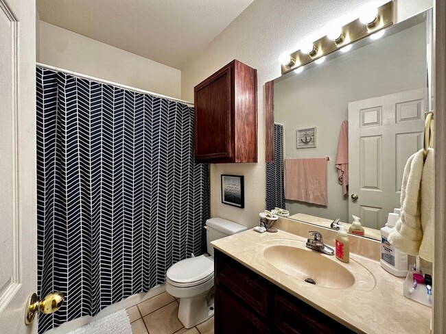 Building Photo - 4/4 Duplex Near Baylor!