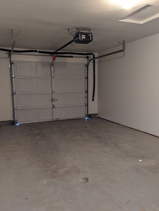 Building Photo - 2-Bedroom, 1-Bath Duplex In Thurston Area of Springfield!