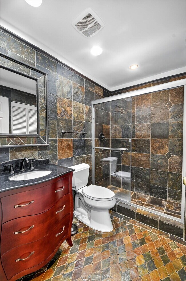 Building Photo - 11570 Briarwood Cir