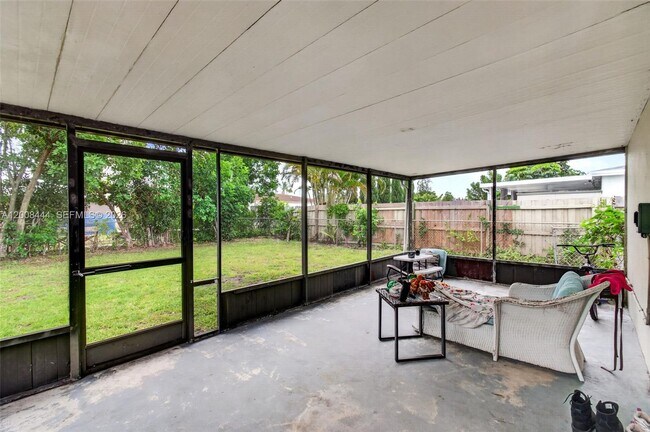 Building Photo - 10850 Eureka St