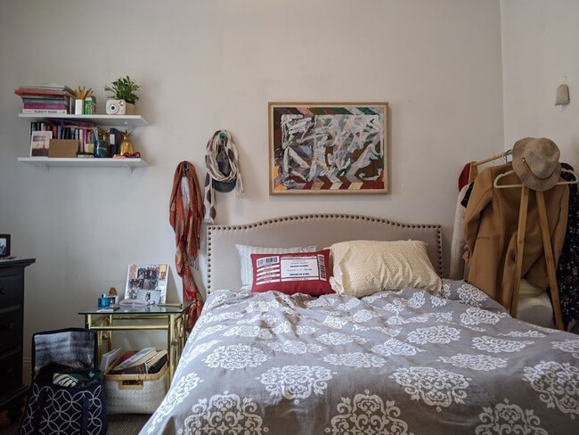 Building Photo - Very Nice 3 bed 1.5 Bath in Coolidge Corner....