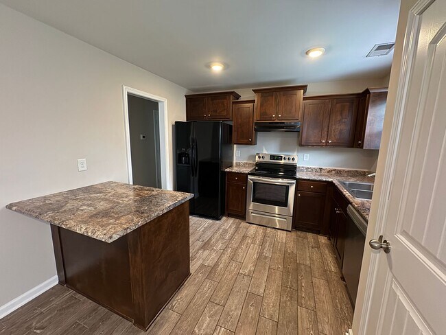 Building Photo - 1529 Gambill Wood Dr