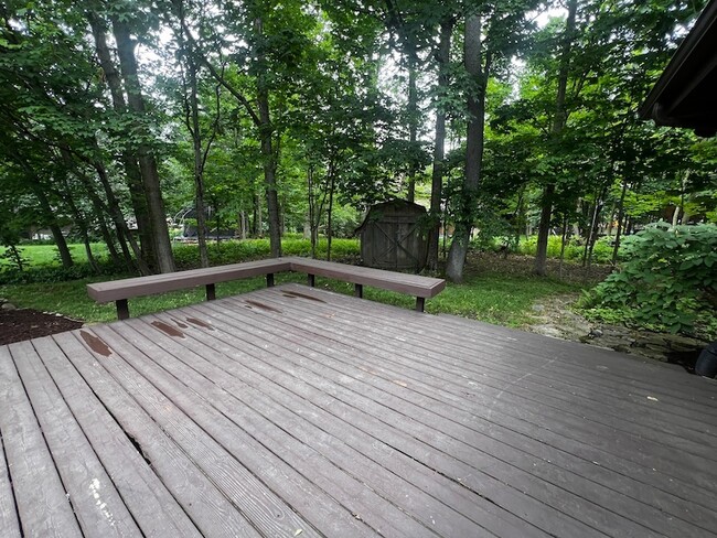 Building Photo - 809 Overlook Dr
