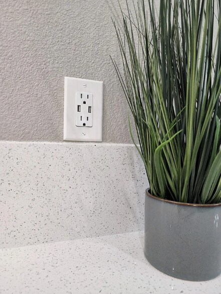 Building Photo - 440 Willamette Dr