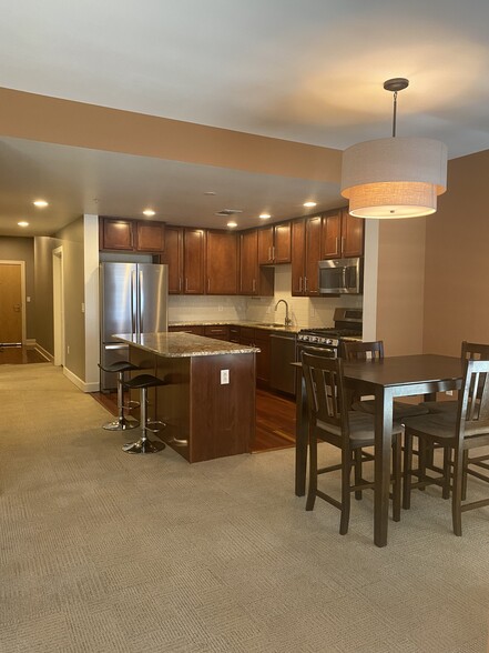 Kitchen and dining - 1630 N Clarkson St