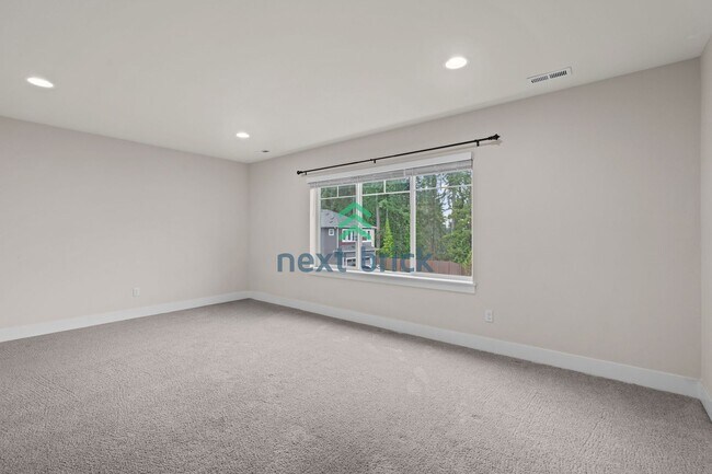 Building Photo - 5 BED & 2.5 BATH SINGLE FAMILY HOUSE FOR RENT