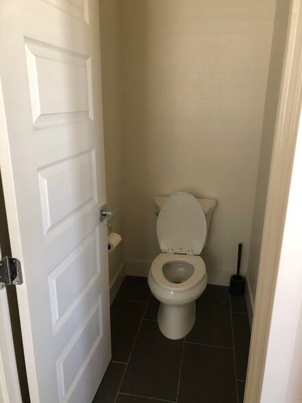 Master bath - 447 McCall Ln