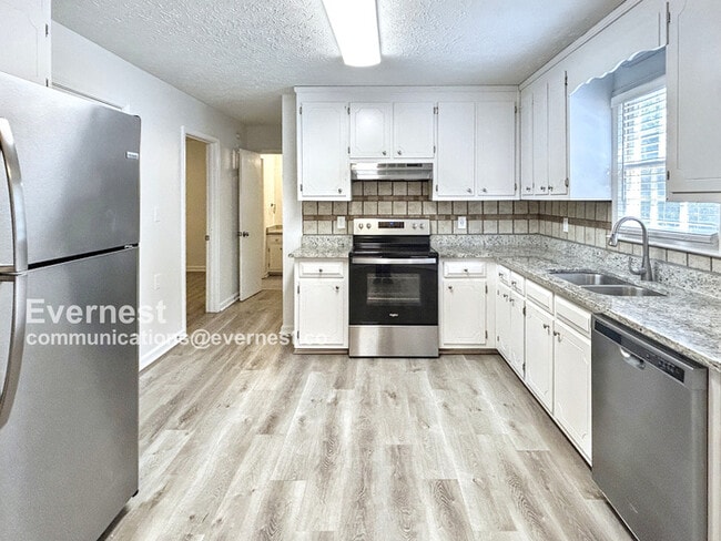 Building Photo - 704 Wilkes Dr