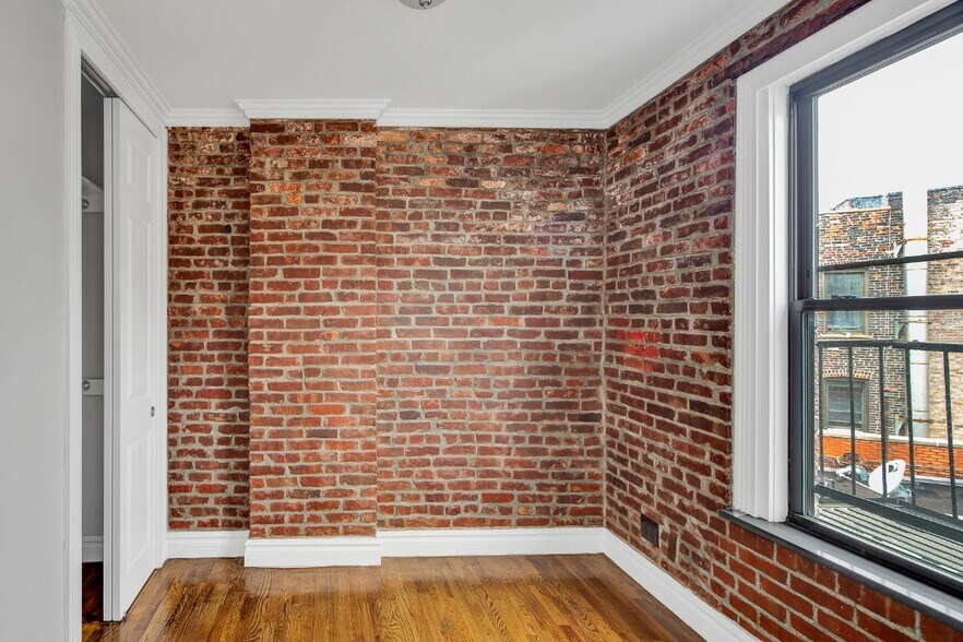 Building Photo - 410 E 13th St