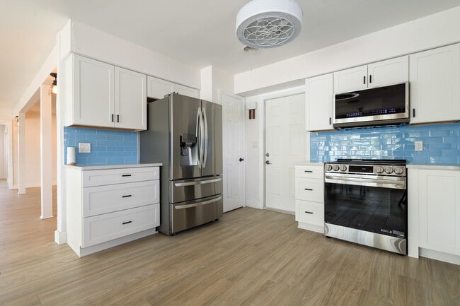 Building Photo - 3536 Belle Vista Dr E